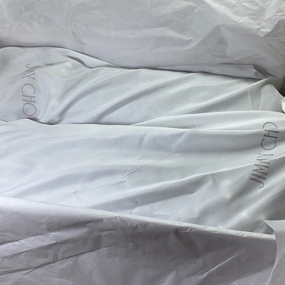 Jimmy Choo
Tonya 70 leather boots. Note one pearl is off(refer to the picture) - Picture 11 of 13